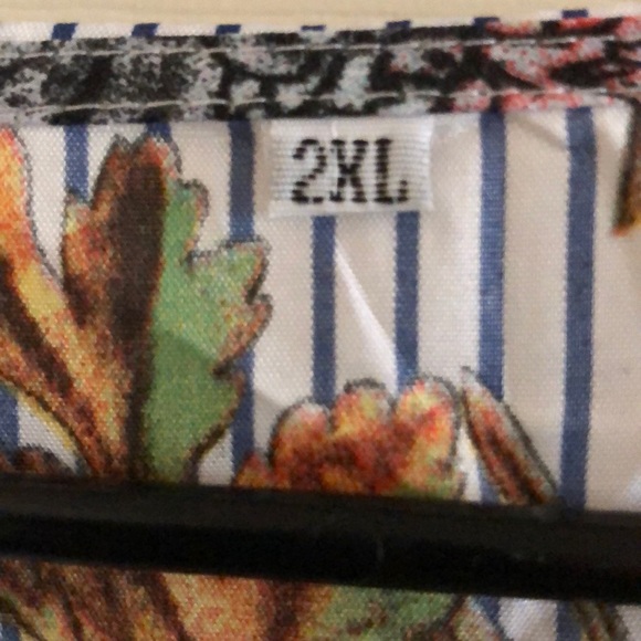 Plus size wrap dress - Picture 3 of 4